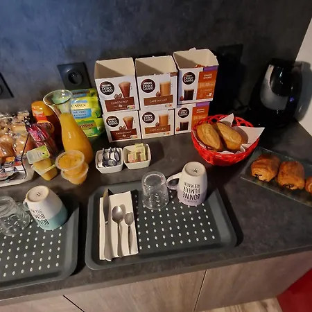 Petit Dejeuner Compris בית אירוח Fréjus